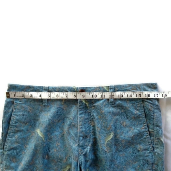 Tommy Bahama Men's Hidden Jungle Floral Animal Print Shorts Size 32 - Picture 8 of 10